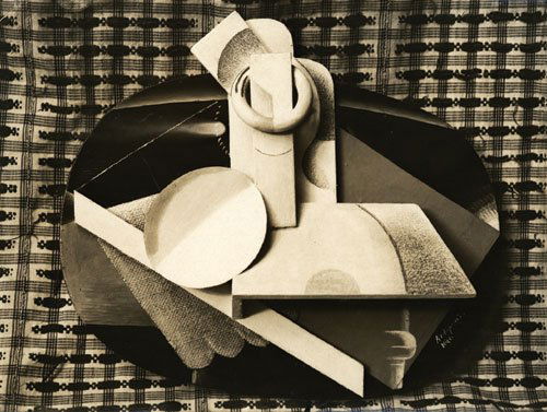 Archipenko, Alexander: Espanola I: Photographer: J. Rosemann. Photograph of "Espanola" I by Alexander Archipenko. 1916. Vintage warm-toned gelatin silver print. 17,4 x 22,9 cm. Photographer's studio stamp, address: 229, B