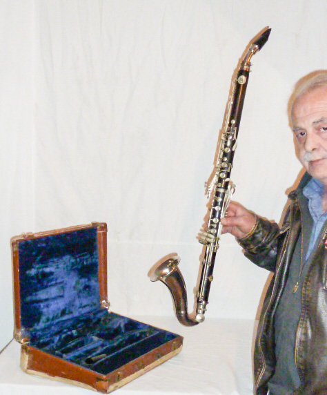 1900'S ALTO CLARINET THIBOUVILLE FRERES IVRY (EURE): SHOWING A 1900'S ALTO CLARINET MANUFACTURED BY THIBOUVILLE FRERES IVRY (EURE) BREVETES S.G.D.G. IN CARRYING CASE . MEASURES 34 1/2" LONG AND 7" AT WIDEST POINT . AS FOUND ESTATE CONDITION.PLEASE USE P