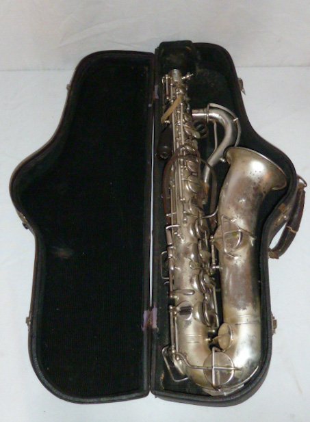 Vintage Martin low pitch alto saxophone (1 of 8)