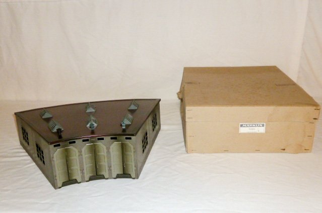 Marklin 7028 Roundhouse in original box (1 of 6)