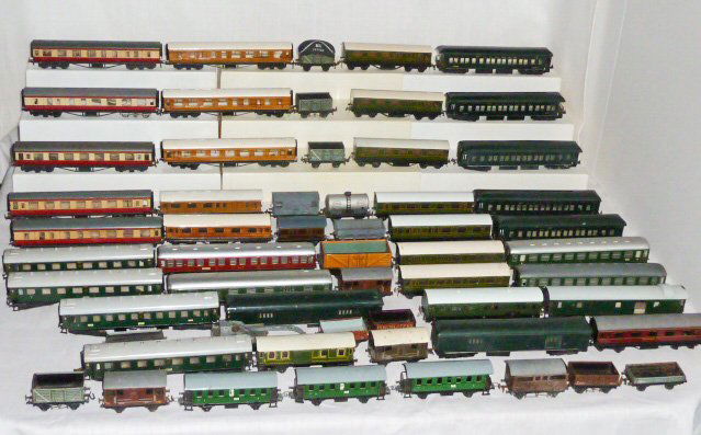 58 Trix Twin Railway Assorted Coaches & Rolling Stock (1 of 10)