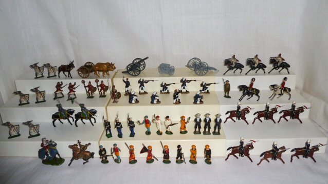 59 Cherilea British Pre-war Toy Lead Figures Etc.: This lot consists of : 59 Cherilea British Toy Lead Metal Figures and others : 2 Cherilea Assyrian officers w/ sword ,6 Cherilea Knights, 1 Cherilea Knight w/ hilt of sword up, 2 Cherilea Roman soldie