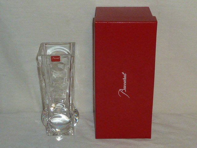 Baccarat Geode Collection Lead Crystal Vase Orig Box: Crystal vase measures 7" tall. Signed on bottom, made in France. As found estate condition . Please use photos as part of the description. The absence of a condition report does not guarantee excellen