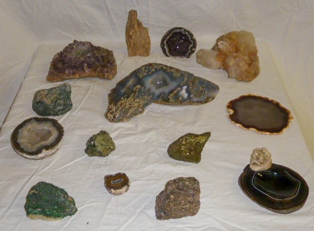 Collection of Amethyst & Quartz Geodes Etc.: Looking to start collection ... This is the lot for you. 14 pieces in total. Just one of the lots in this sale that feature Antique Geodes , Agate, Quartz crystal etc.. As found estate condition . Ple