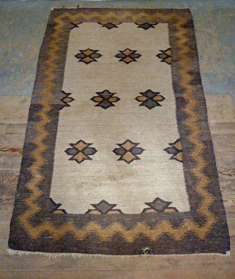 Gustav Stickley Arts & Crafts Wool Drugget Rug: Normal wear for its age. Measures 51" by 83". As found estate condition . Please use photos as part of the description. The absence of a condition report does not guarantee excellent condition. Please