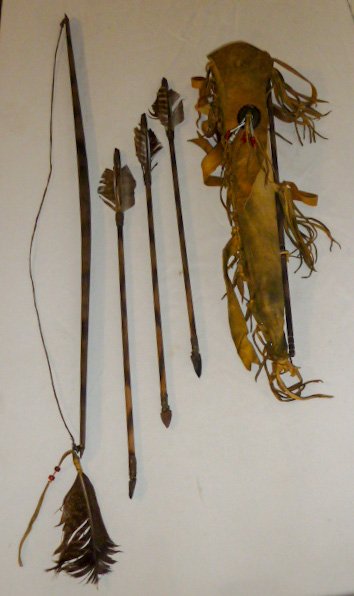 Warriors Bow & Quiver w/Arrows Hootchoo Collection: Sinew and coup feathers. Bow height 38" , quiver height 24". Masterly done. As found estate condition . Please use photos as part of the description. The absence of a condition report does not guarant