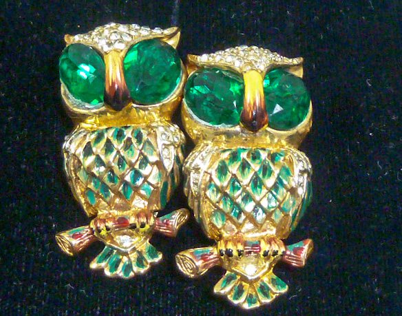 Coro Craft Sterling Duette Owl Pin Designer A.Katz: Fine condition, Brooch can be separated and each Owl worn individually or stay together and worn as a duette. Brooch/pin measures 1 7/8" wide by 1 3/4" .Owls measure 1 3/4" each. As found estate condi
