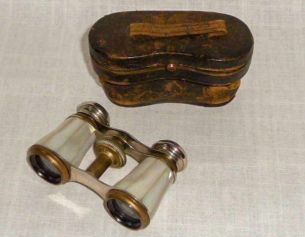 Antique MOP Opera Glasses w/Traveling case (1 of 4)