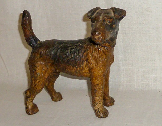 Unmarked Hubley Cast Iron Scottish Terrier Door Stop: Remarkable original color, with a warm patina. Measures 7 1/2" wide and 8" tall. Cute as a Button. As found estate condition . Please use photos as part of the description. The absence of a condition 