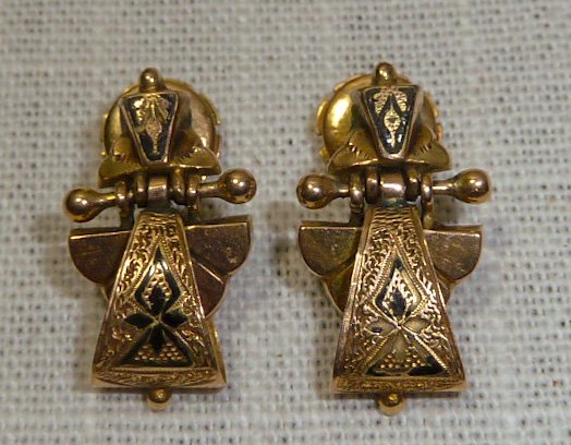 14kt Victorian Damask Earrings: The earrings are 14kt gold with black enamel inlay, Swivel, Articulate. Measure 1/2” wide by 3/4” high. Weigh 2.7 dwt. As found estate condition . Please use photos as part of the description. The