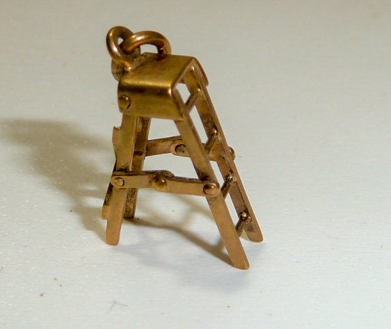 14kt Gold Movable 3-Dimensional "Folding Ladder" Charm: 14Kt Gold Movable Charm of a Ladder. Great piece Ladder folds just like a regular size ladder . Measures 5/8” tall and weighs .7 dwt. . As found estate condition . Please use photos as part of the d