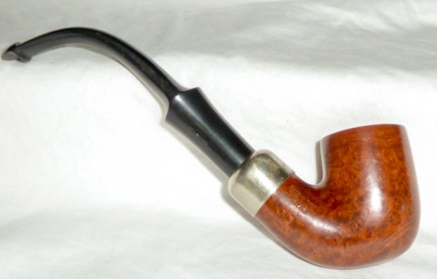 K&P Peterson Smoking Pipe Smooth Briar (313) Unsmoked: K&P Peterson Pipe 313 smooth briar Unused. Measures 6" . As found estate condition . Please use photos as part of the description. The absence of a condition report does not guarantee excellent condit