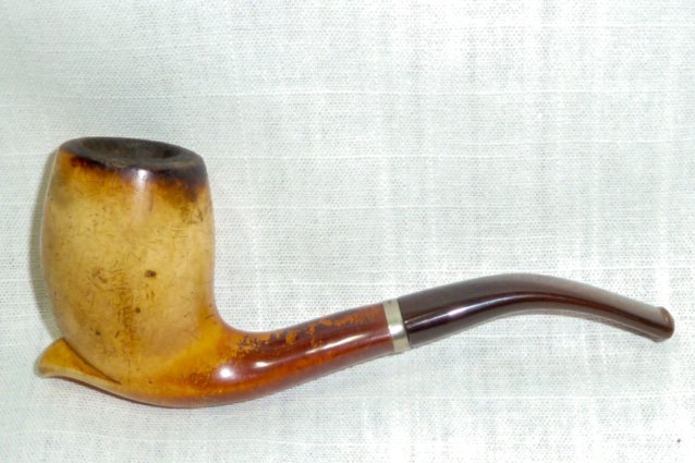Smoking Pipe in the style of James Upshall: Not signed, freehand ,used, smooth finish, well worn. Measures 5 3/4" long. As found estate condition . Please use photos as part of the description. The absence of a condition report does not guarant