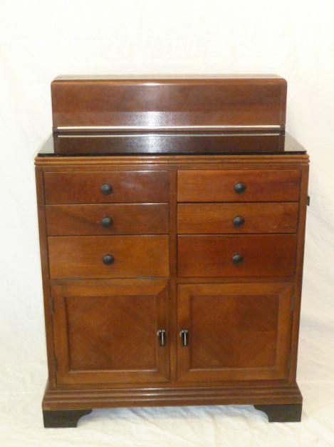 W.D. Allison Art Deco Medical Cabinet (1 of 9)