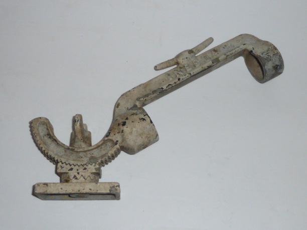 Ineeda Antique Iron Nautical Flag Holder (1 of 5)