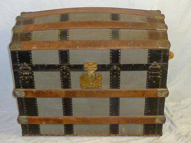 Antique Dome Top Steamer Trunk w/ Original Insert (1 of 9)