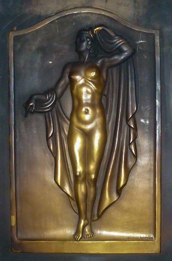 1961 Coty Fashion Critics Award Kenneth Battelle: Kenneth Everette Battelle more usually known as Kenneth (4/19/27 - 5/12/2013). Described as the world's first celebrity hairdresser. Kenneth achieved international fame for creating Jacqueline Kennedy