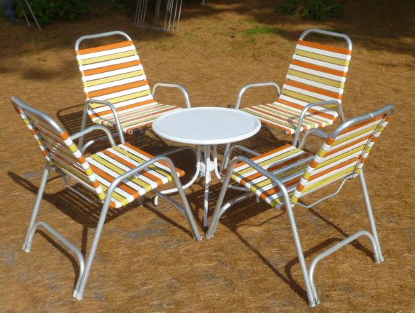 Set of 4 MCM Outdoor Chairs and Table by Telescope USA (1 of 4)