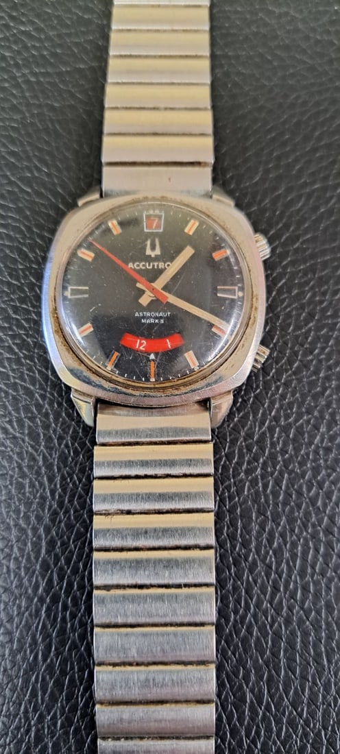 1960's-70's Bulova Accutron Astronaut Mark II "E" Dual Time Zone Wristwatch Red & Black Dial: Bulova Accutron Astronaut Mark II E . This watch was just serviced.Has red and black dial. Red date on top. Dual Time Zone. I believe it to be a model #2185. Works as it should. As found estate condit