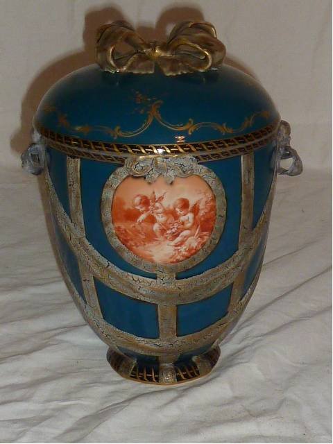 ANTIQUE KPM BONBONNIERE LIDDED JAR: SHOWING A ANTIQUE K.P.M. BONBONNIERE LIDDED JAR - COURT PIECE - ELIZABETH OF BAVARIA , QUEEN OF AUSTRIA - SPRINGTIME G.F. T SCEPTOR & CROSS MARK 1875 . EXCELLENT AS FOUND ESTATE CONDITION.