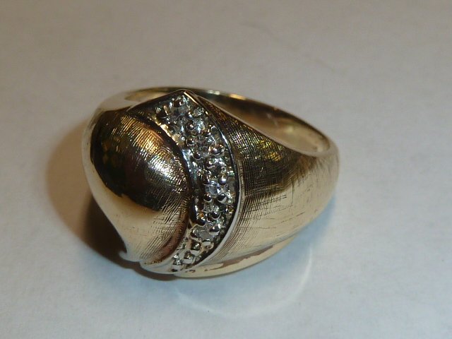 14KT LADIES RING WITH LINE OF DIAMONDS (1 of 3)