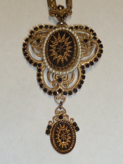 VICTORIAN MOURNING PENDANT PEARLS ONYX (1 of 8)