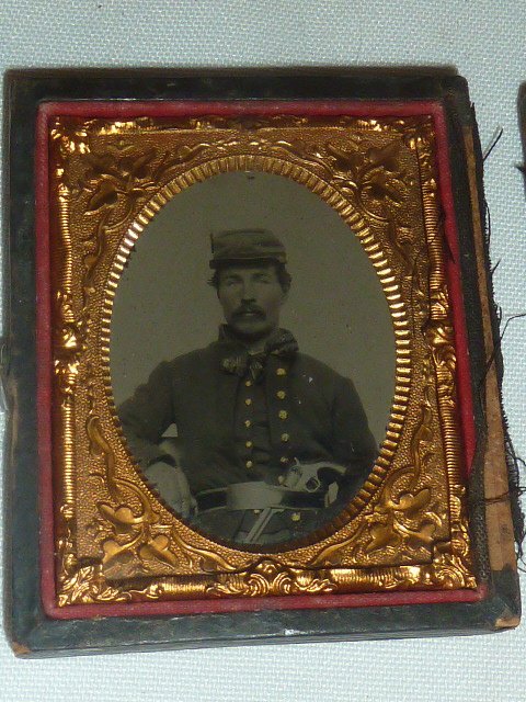CIVIL WAR AMBROTYPE IMAGE CONFEDERATE SOLDIER: SHOWING A CIVIL WAR AMBROTYPE IMAGE OF CONFEDERATE SOLDIER .THE IMAGE IS ON GLASS . AS FOUND ESTATE CONDITION.PLEASE USE PHOTOS AS PART OF THE DESCRIPTION. THE ABSENCE OF A CONDITION REPORT DOES NOT G