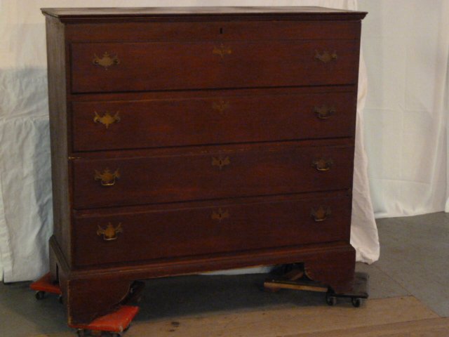 1820'S LIFT TOP BLANKET BOX OLD RED: SHOWING A 1820'S AMERICAN LIFT TOP BLANKET BOX OLD RED. ORIGINAL PIN HINGES BRACKET BASE . MEASURES 46" WIDE BY 45" HIGH AND 19 1/2" DEEP . AS FOUND ESTATE CONDITION.PLEASE USE PHOTOS AS PART OF THE D