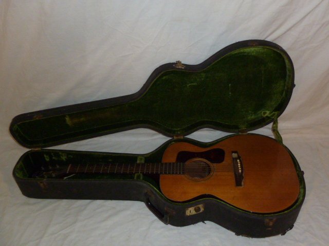 1950'S GUILD F 30 NT ACOUSTIC GUITAR - H.S. CASE: SHOWING A GUILD GUITAR WITH SERIAL NO. 14786 , WAS MANUFACTURED IN 1953 , FIRST YEAR OF THE GUILD ACCORDING TO GUILD'S WEB SITE. GUITAR HAS A CRACKED BACK STRESS OR AGE CRACKS). THE BRIDGE IS SOLID BU