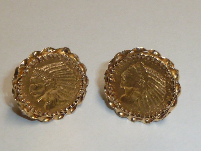 PAIR OF $5 DOLLAR INDIAN HEAD CUFFLINKS: SHOWING A PAIR OF $5 DOLLAR INDIAN HEAD CUFF LINKS WITH 14KT GOLD BEZEL .PLEASE USE PHOTOS AS PART OF THE DESCRIPTION. THE ABSENCE OF A CONDITION REPORT DOES NOT GUARANTEE EXCELLENT CONDITION.PLEASE C