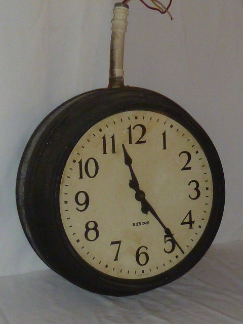 VINTAGE INDUSTRIAL IBM DOUBLE FACED CLOCK: SHOWING A VINTAGE INDUSTRIAL IBM DOUBLE FACED CLOCK . AS FOUND ESTATE CONDITION.PLEASE USE PHOTOS AS PART OF THE DESCRIPTION. THE ABSENCE OF A CONDITION REPORT DOES NOT GUARANTEE EXCELLENT CONDITION.P