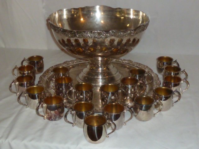 SILVER PLATE PUNCH BOWL UNDERPLATE 19 CUPS: SHOWING A F.B. ROGERS SILVERPLATE PUNCH BOWL WITH UNDER PLATE AND 19 CUPS . MEASURES 15" DIAMETER & 10" HIGH . AS FOUND ESTATE CONDITION.PLEASE USE PHOTOS AS PART OF THE DESCRIPTION. THE ABSENCE OF A 