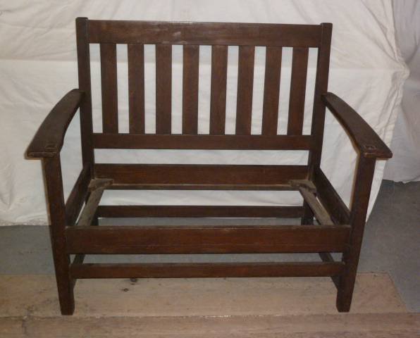 ARTS & CRAFTS SIGNED LIMBERT SETTEE: SHOWING A ARTS & CRAFTS SIGNED LIMBERT SETTEE . MEASURES 46 1/2" X 37 1/4" X 23" DEEP . PLEASE USE PHOTOS AS PART OF THE DESCRIPTION. THE ABSENCE OF A CONDITION REPORT DOES NOT GUARANTEE EXCELLENT CON