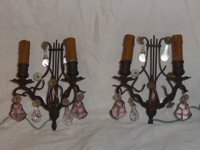 PR BRONZE HARP SCONCES AMETHYST DROPS: SHOWING AN ANTIQUE PAIR OF BRONZE HARP SCONCES WITH CRYSTAL TEAR DROPS AND AMETHYST DROPS . ONE CRYSTAL DROP IS NOT PRESENT. STILL LOOKING FOR IT. MEASURES . THE ABSENCE OF A CONDITION REPORT DOES NOT