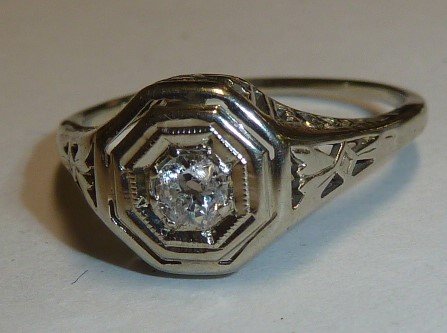 18KT WHITE GOLD DIAMOND RING (1 of 3)