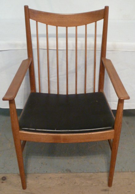 MID CENTURY ARNE VODDER DENMARK SIBAST ARM CHAIR: SHOWING A ATNE VODDER DINING ARM CHAIR BY SIBAST, DENMARK . SIBAST AND DANISH FURNITURE MAKERS CONTROL LABEL . TEAK FRAMES WITH ORIGINAL BLACK UPHOLSTERY, MEASURES 22" WIDE BY 21" DEEP AND 39" TALL. A