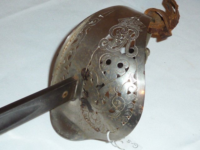 19TH C. ENGLISH CAVALRY SWORD & SCABBARD G.BOYTON (1 of 10)
