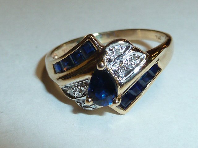14KT GOLD RING W/ DIAMOND & PEAR SHAPED SAPPHIRE (1 of 3)
