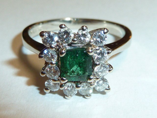 14KT WHITE GOLD RING EMERALD CUT W/12 DIAMONDS (1 of 4)