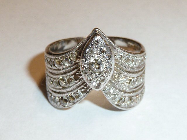 14KT GOLD RING 50 SMALL DIAMONDS & CENTER STONE (1 of 4)