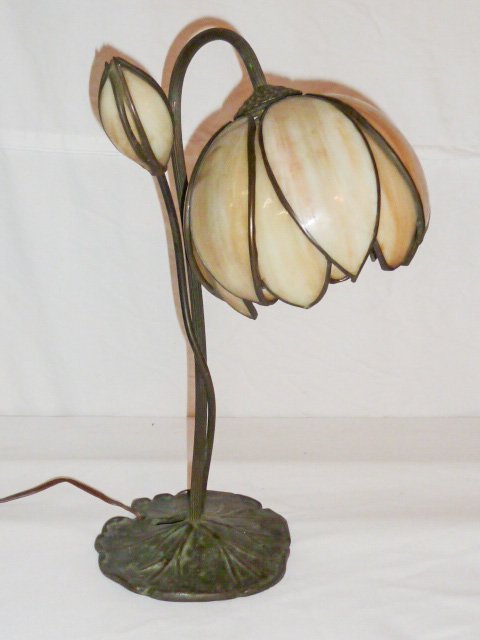 HANDEL TULIP STAINED GLASS ACCENT LAMP (1 of 5)