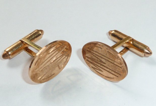 VINTAGE PAIR OF 14KT GOLD CUFFLINKS (1 of 5)