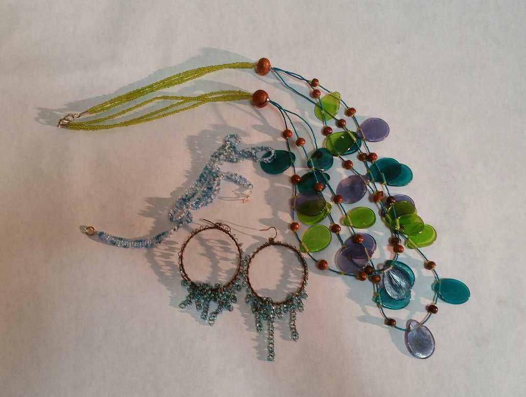 3 piece bead Jewelry: lot of 3 pieces of jewelry consisting of a pressed glass bead necklace, glass bead earrings, and glass seed bead choker.