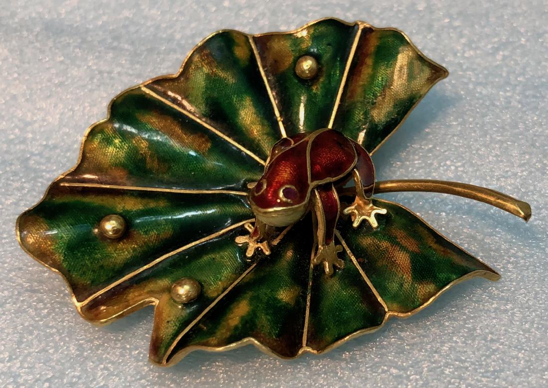 18k Enamel Brooch with Frog on Lilly Pad (1 of 5)