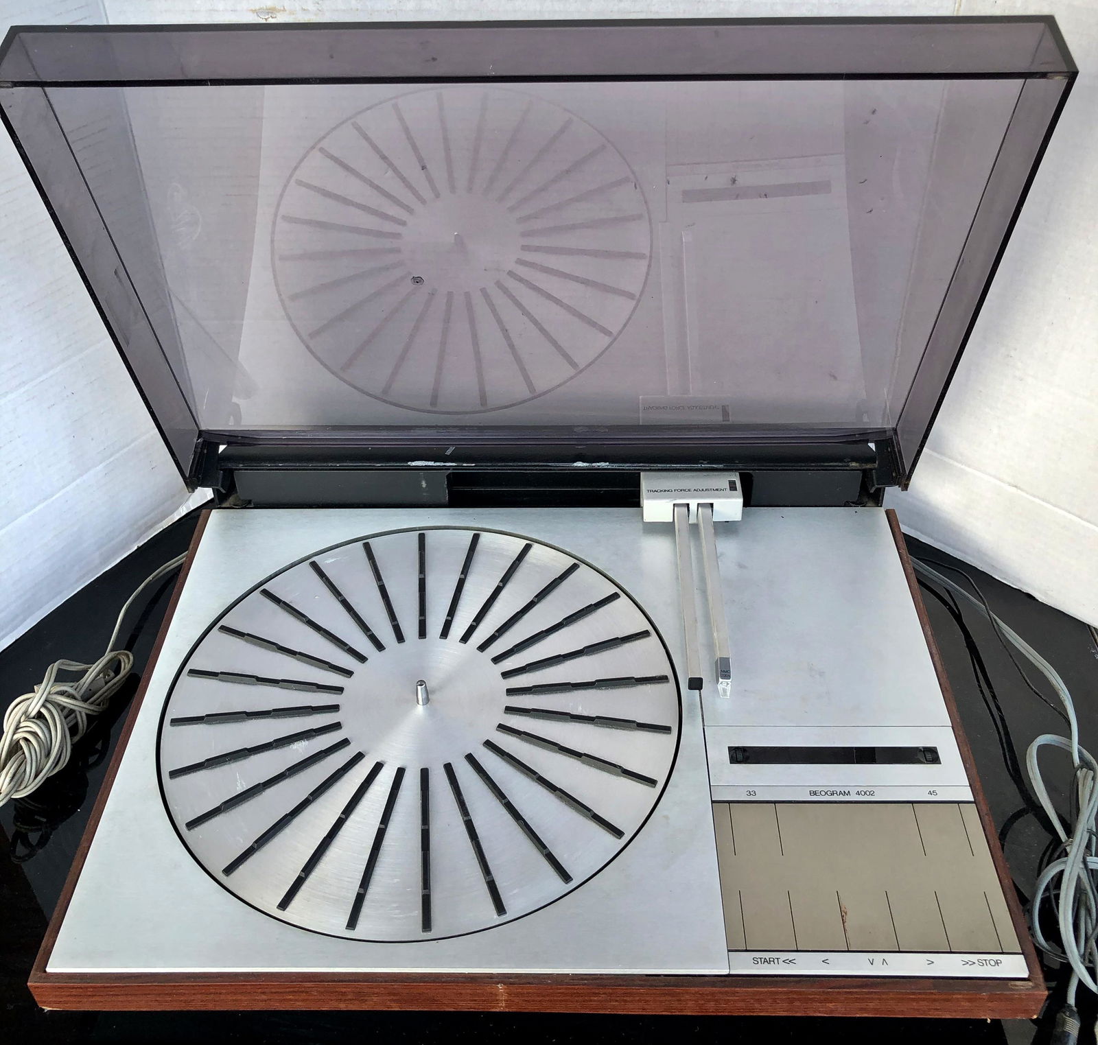 Iconic Bang & Olufsen  Beogram 4002 Turntable, Denmark (1 of 7)