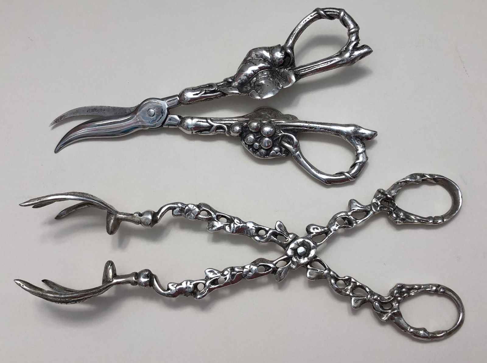 Antique Sterling Silver Repousse Grape Shears And Claw Serving Tongs (2) (1 of 8)
