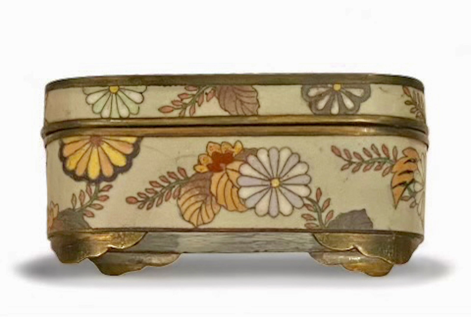 Japanese Meiji Era Cloisonné Sparrow Beetle Kamons Box: 19th early 20th century Japanese Cloisonné Hinged Footed Box. Box features a sparrow perched on a branch, eyeing a beetle eating its meal amidst the autumn leaves, all set above a twilight sky. The s