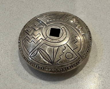 Native American Hopi Silversmith, Howard Sice Sterling Silver Seed Pot, Signed: Howard Sice (Hopi/Laguna b. 1948).Hopi Silversmith: Howard Sice Sterling Silver Seed Pot.Engraved designs throughout.Signed on underside by the artist SICE (view photo).Dimensions: height: 1/2 inch,