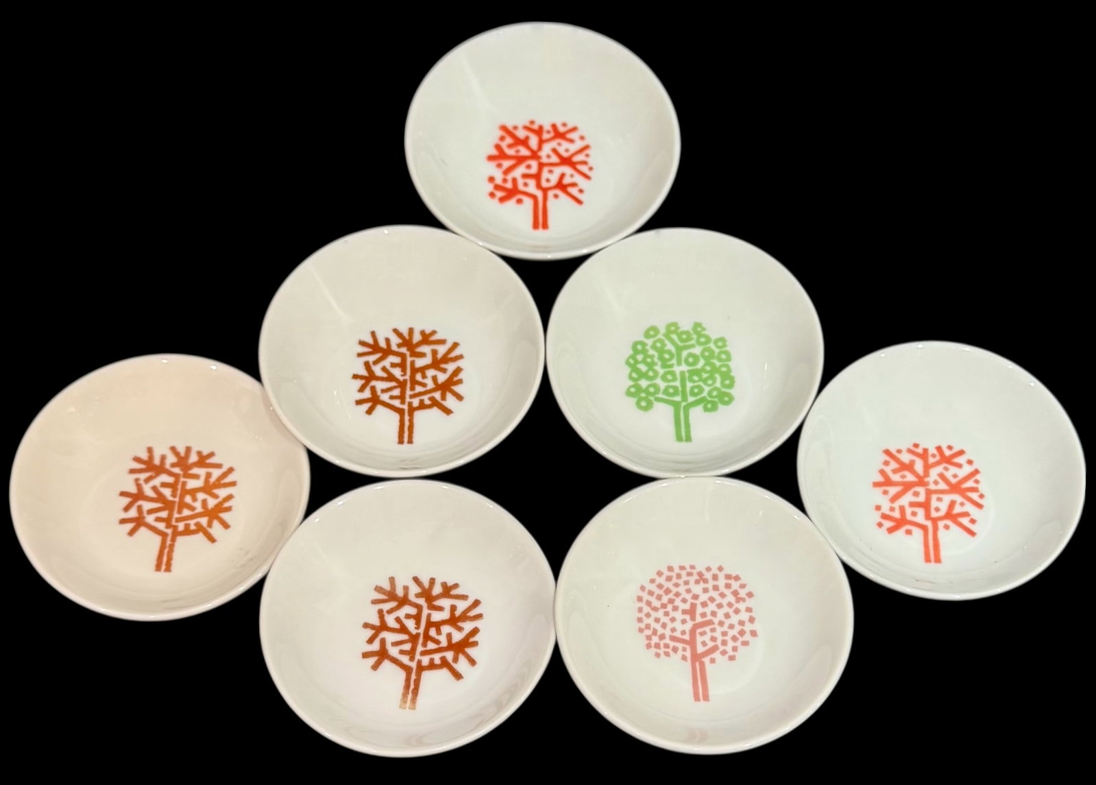 Iconic Four Seasons Restaurant N.Y. "Butter Plate Dishes" (7): FOUR SEASON MEMORABILIA, N.Y.C. Original Authentic Vintage Butter Dish Saucer Plates or Trinket Dishes From The Iconic Four Seasons Restaurant, N.Y.C. Seven Bone china dishes with all tree seasons. Di