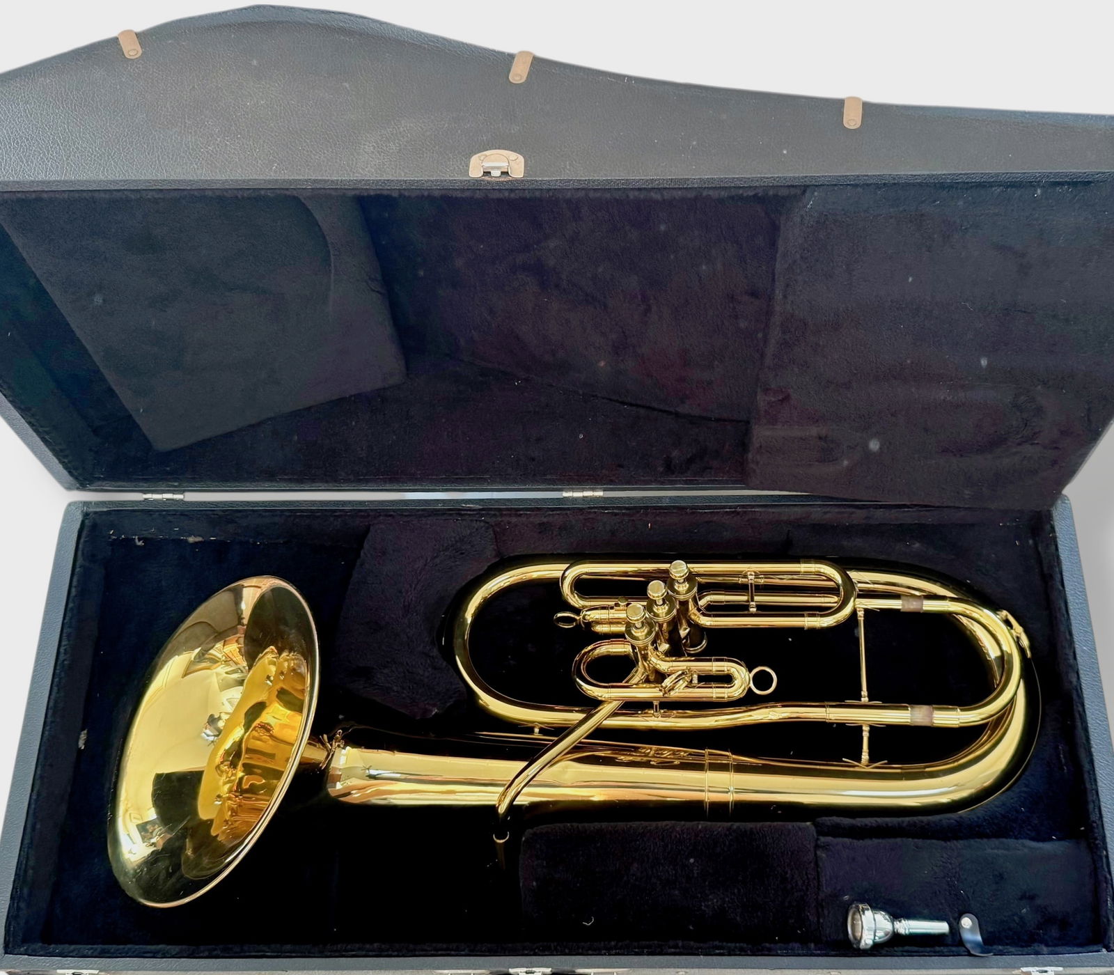 King Diplomat 625 Front-Bell Baritone Horn With Case USA (1 of 8)